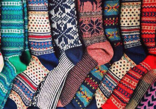 oi-antrikes-kaltses-kai-ta-mistika-tous-ingolden.gr-colors-man-socks.jpg